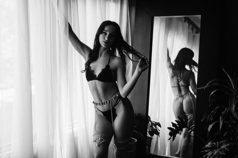 body chain boudoir black and white