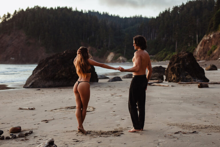 lexy-clay-couple-boudoir-beach