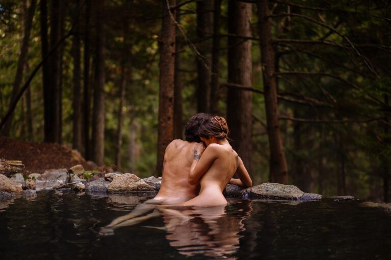outdoor-couples-boudoir-hotspring-BC