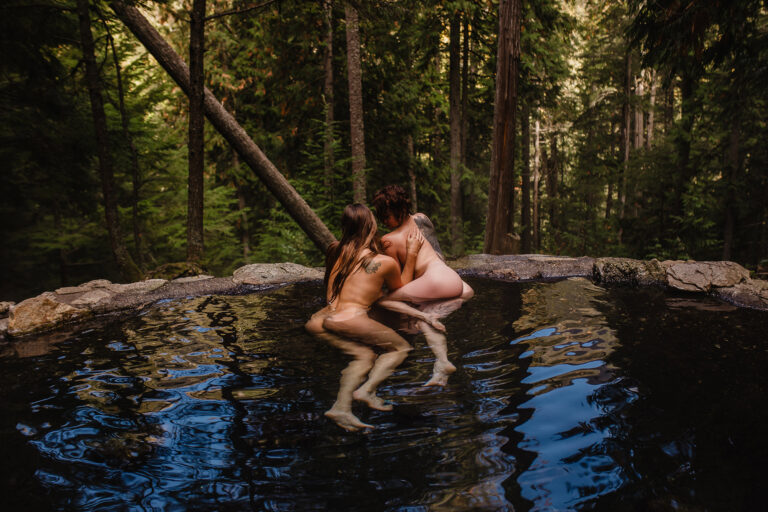 taylor-oakes-lexy-parks-outdoor-boudoir