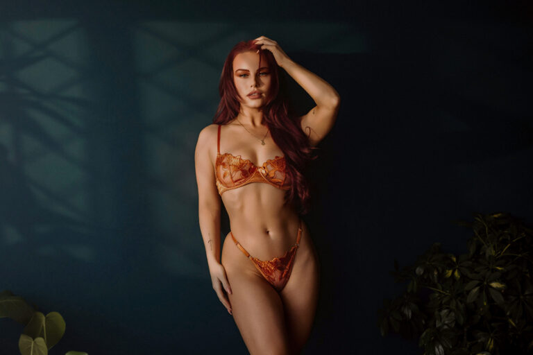 ania-in-orange